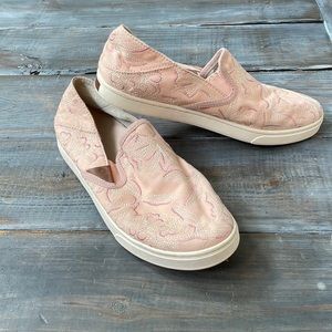 OluKai Slip On Sneaker Embroidered Size 9